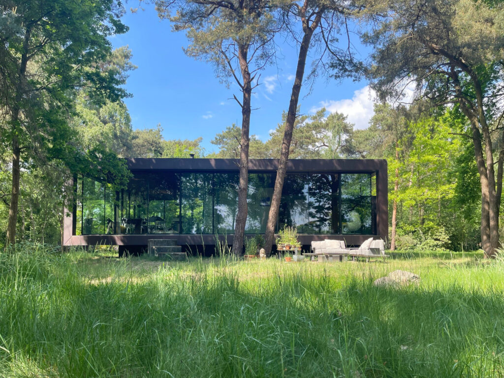 agoodplace 195 Modern Boshuis Roosendaal shoot locatie in de natuur